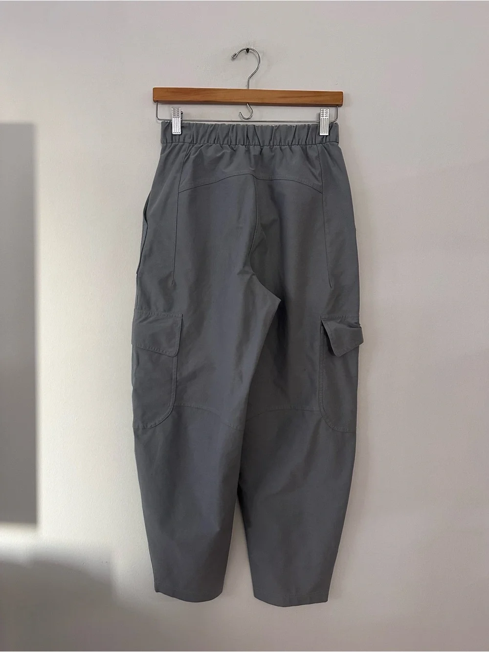 Lululemon Light Utilitech Cargo Pocket High-Rise Pant - blueish grey size 25 EUC